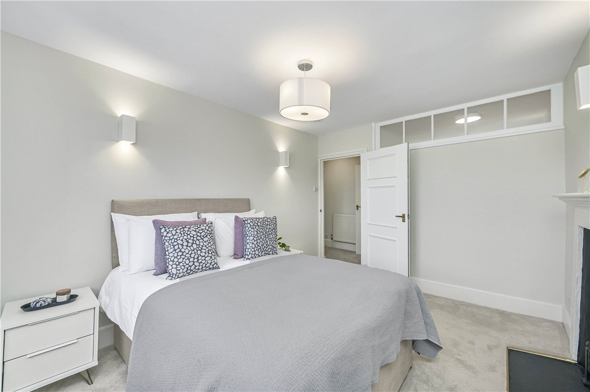 2 bedroom Flat, Queen Anne Street, Marylebone, W1G - Available, Image 8