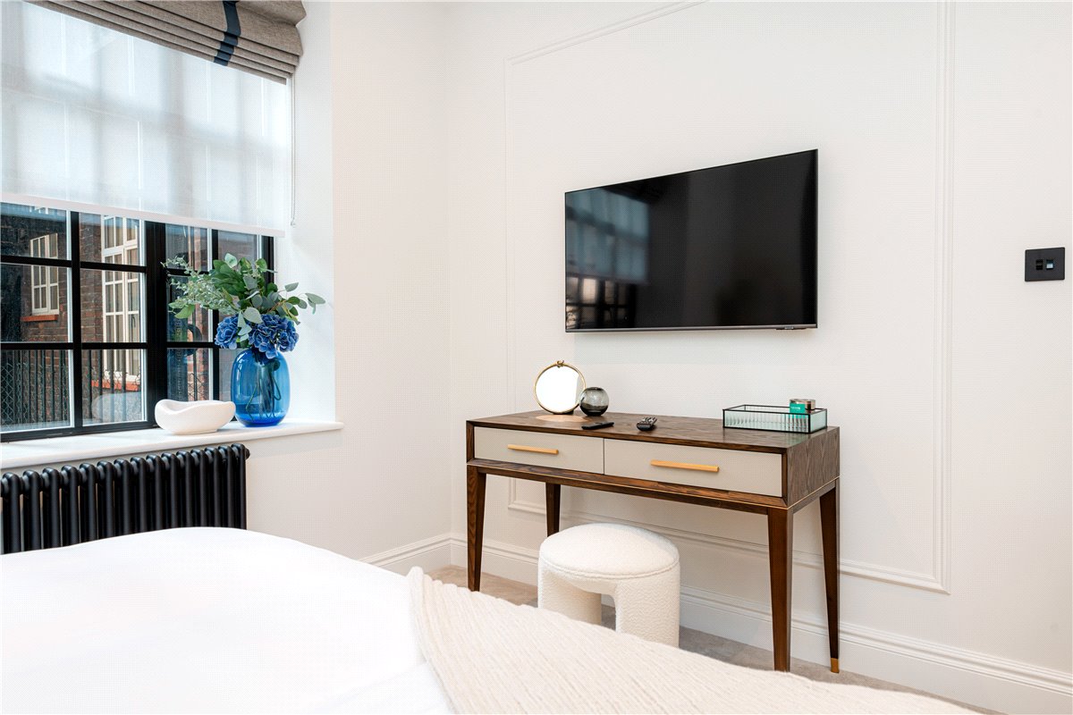 3 bedroom Flat, Curzon Street, Mayfair, W1J - Available, Image 15