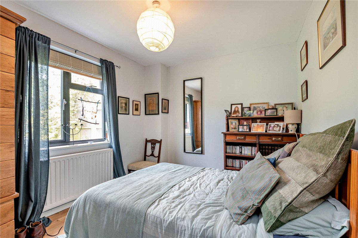 5 bedroom House, Gore End, Newbury, RG20 - Available, Image 11