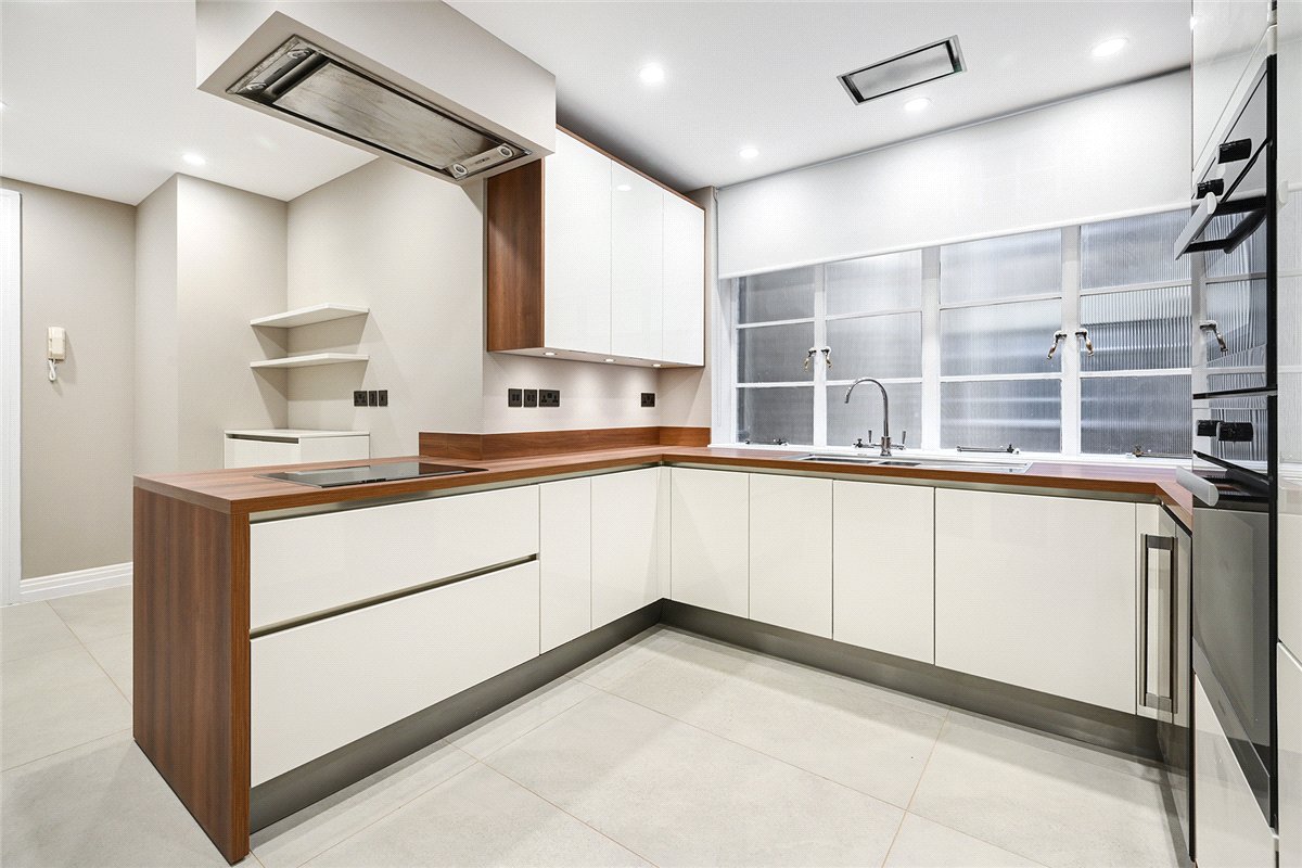 3 bedroom Flat, Grosvenor Square, Mayfair, W1K - Available, Image 3