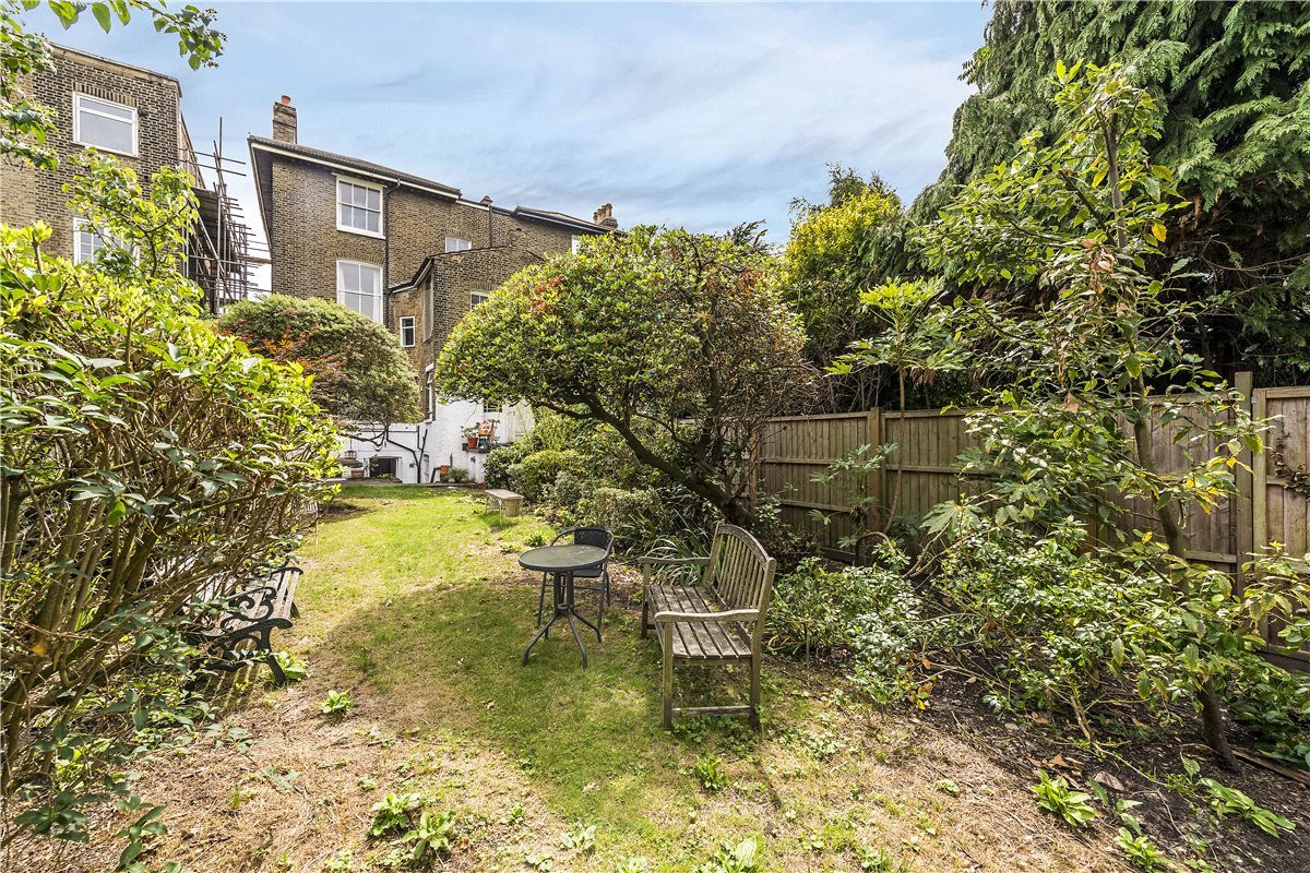 2 bedroom Flat, North Side Wandsworth Common, London, SW18 - , Image 16