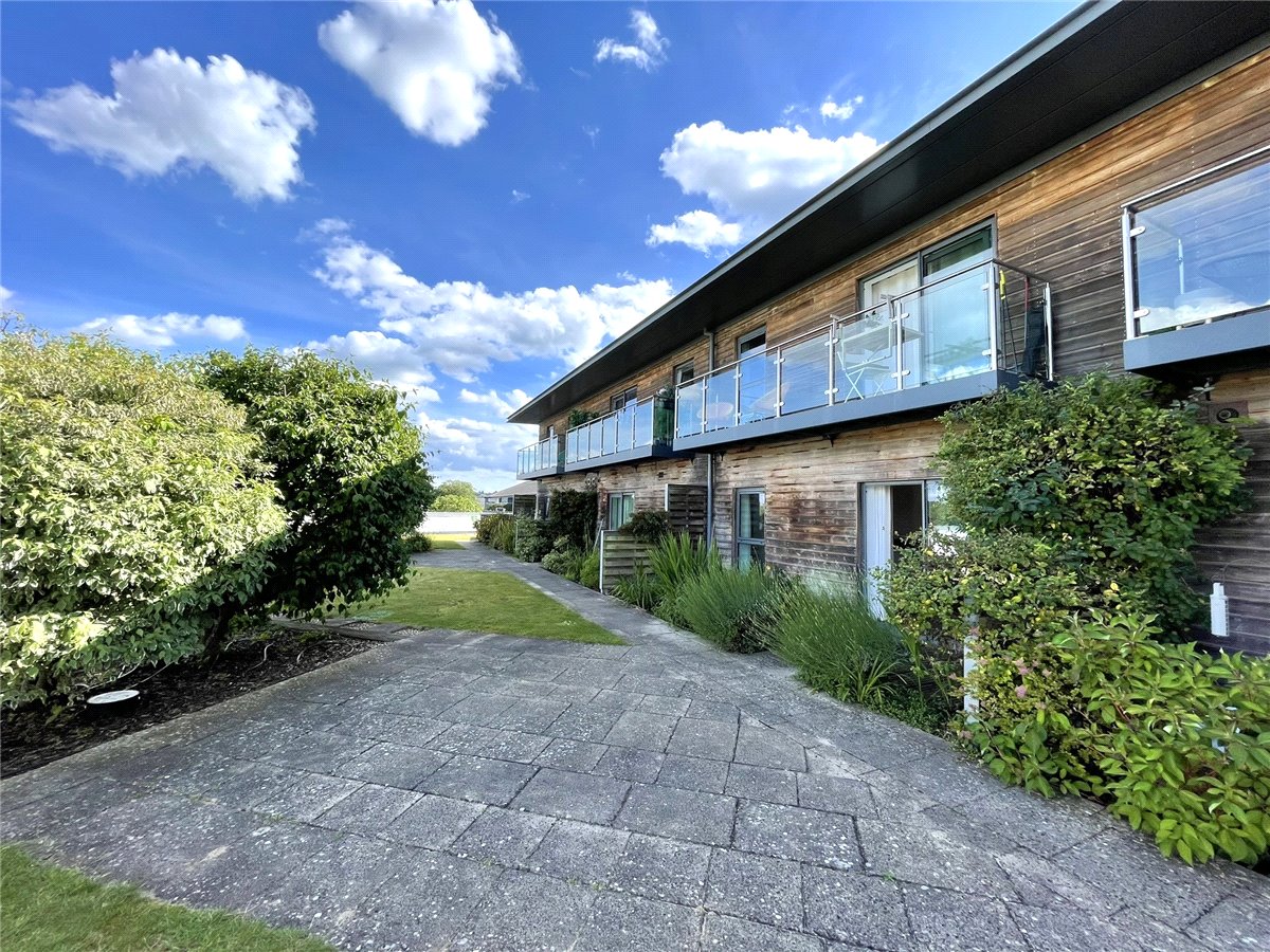 2 bedroom Flat, Park Way, Newbury, RG14 - Let Agreed