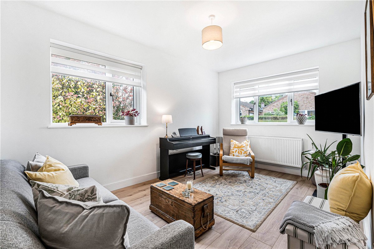 3 bedroom Bungalow, Middle Lane, Cherhill, SN11 - Available, Image 2