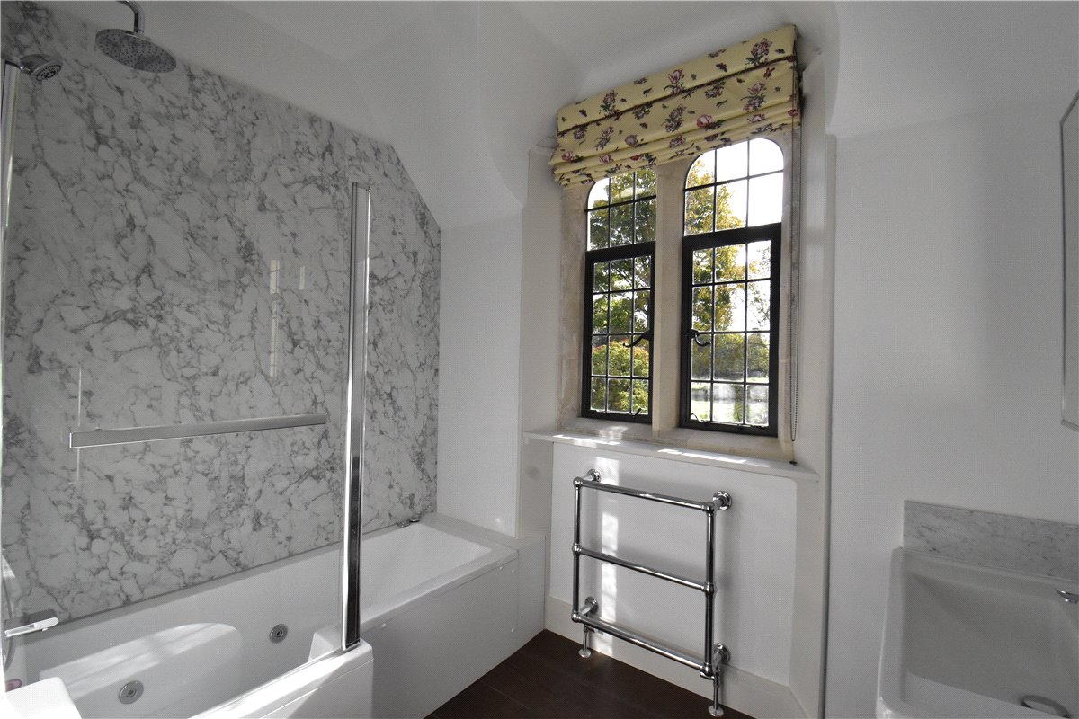 6 bedroom House, Newmarket Road, Kirtling, CB8 - , Image 22