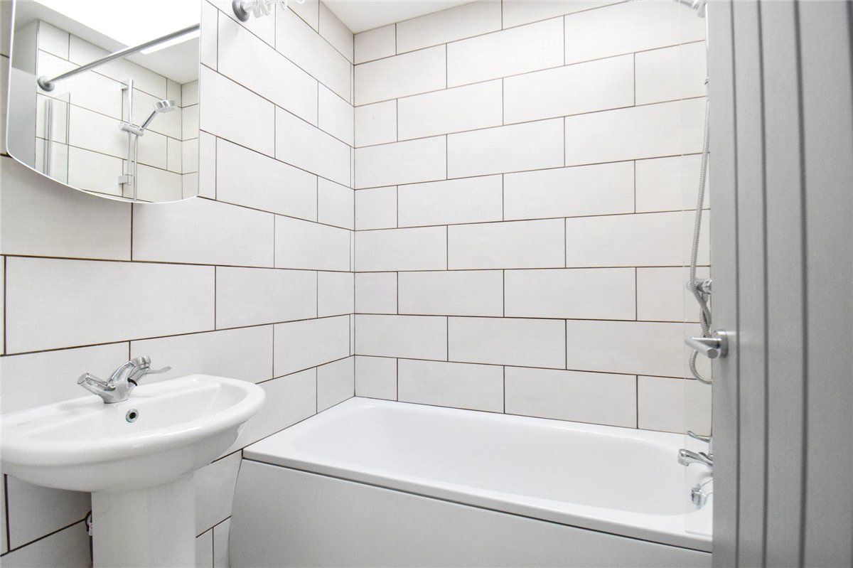 2 bedroom Flat, Milton Road, Cambridge, CB4 - Let Agreed, Image 2