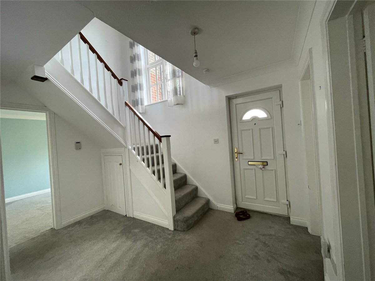 4 bedroom House, Thatcham, Berkshire, RG18 - Let Agreed, Image 2