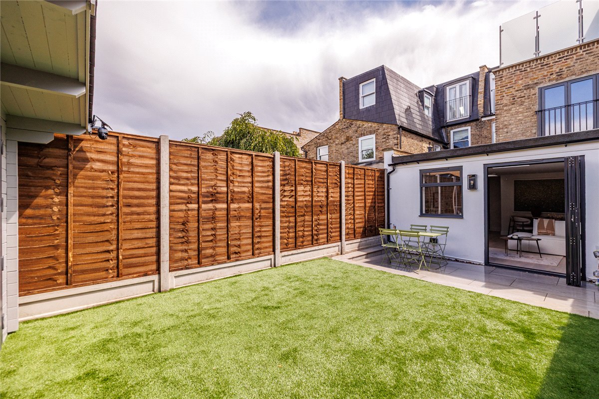 2 bedroom Flat, Standen Road, London, SW18 - Sold STC, Image 2