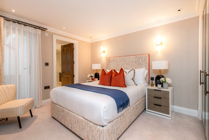 3 bedroom Flat, Prince of Wales Terrace, London, W8 - Available, Image 2