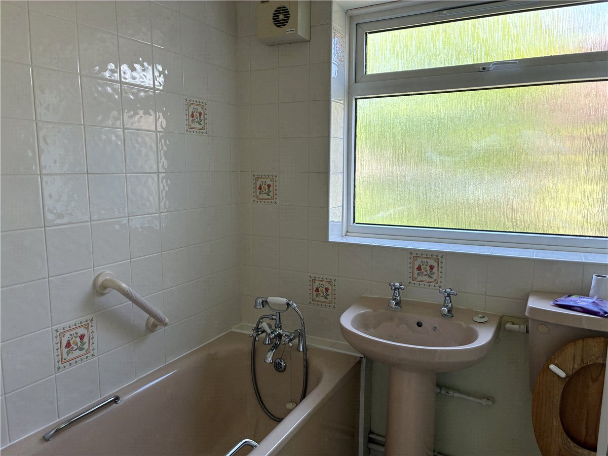 2 bedroom Bungalow, The Beeches, Winterbourne Monkton, SN4 - Available, Image 8