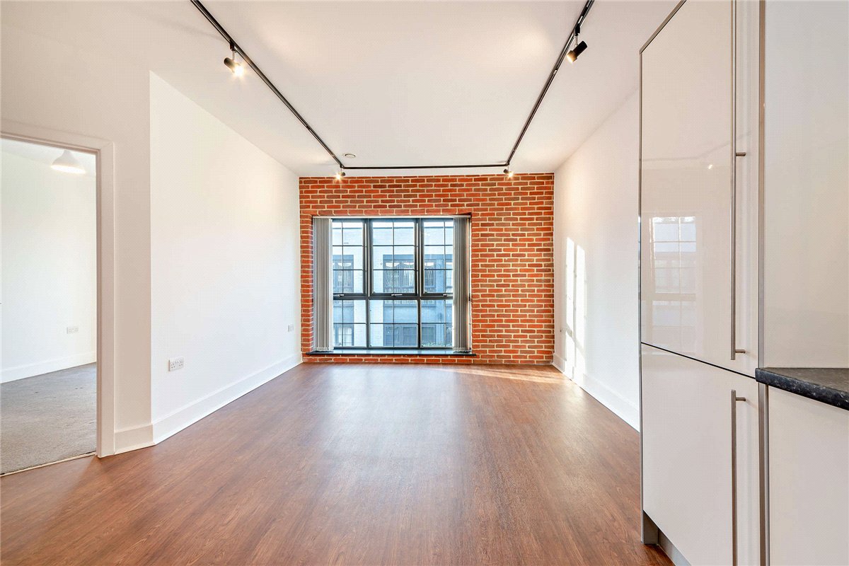 1 bedroom Flat, Kelvin Road, Newbury, RG14 - Sold STC, Image 2