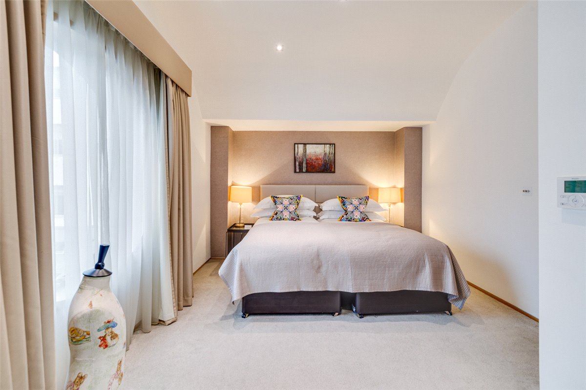 4 bedroom House, Cheval Place, Knightsbridge, SW7 - Available, Image 3