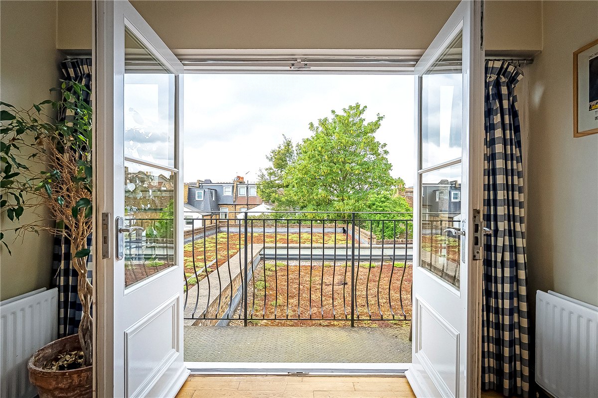 3 bedroom Maisonette, Fullerton Road, London, SW18 - Available, Image 3