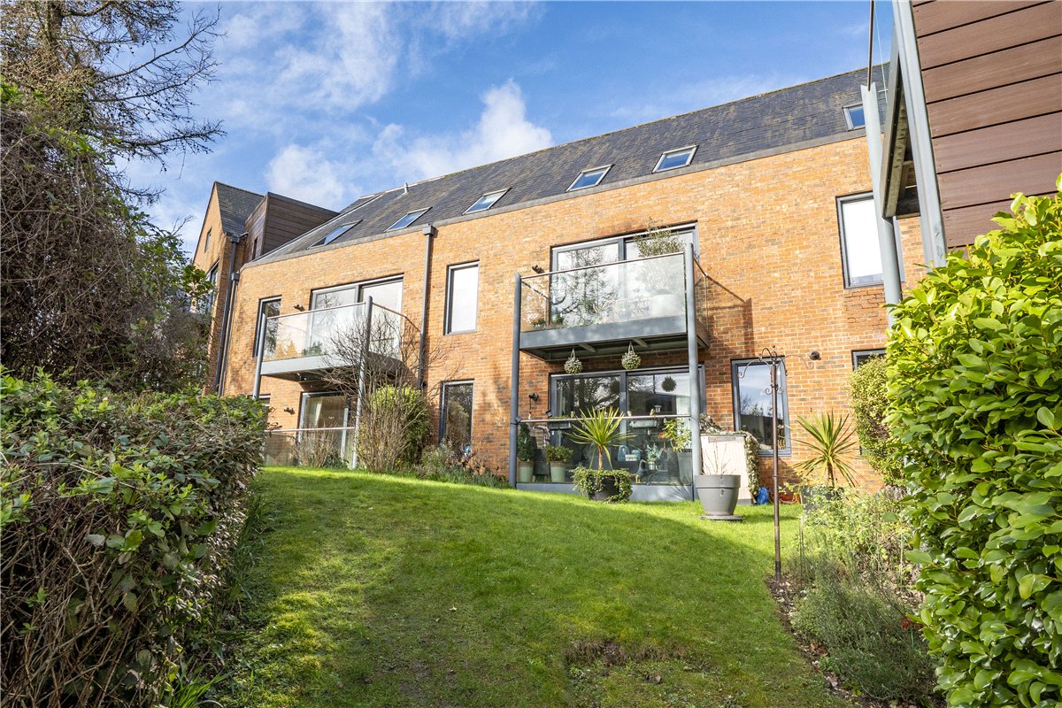 3 bedroom Flat, Bereweeke Road, Winchester, SO22 - Sold STC