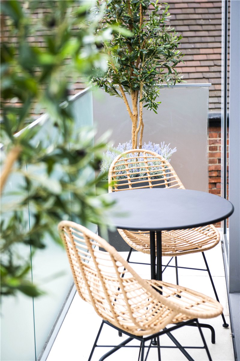 3 bedroom Flat, Duke Street, Mayfair, W1K - Available, Image 1