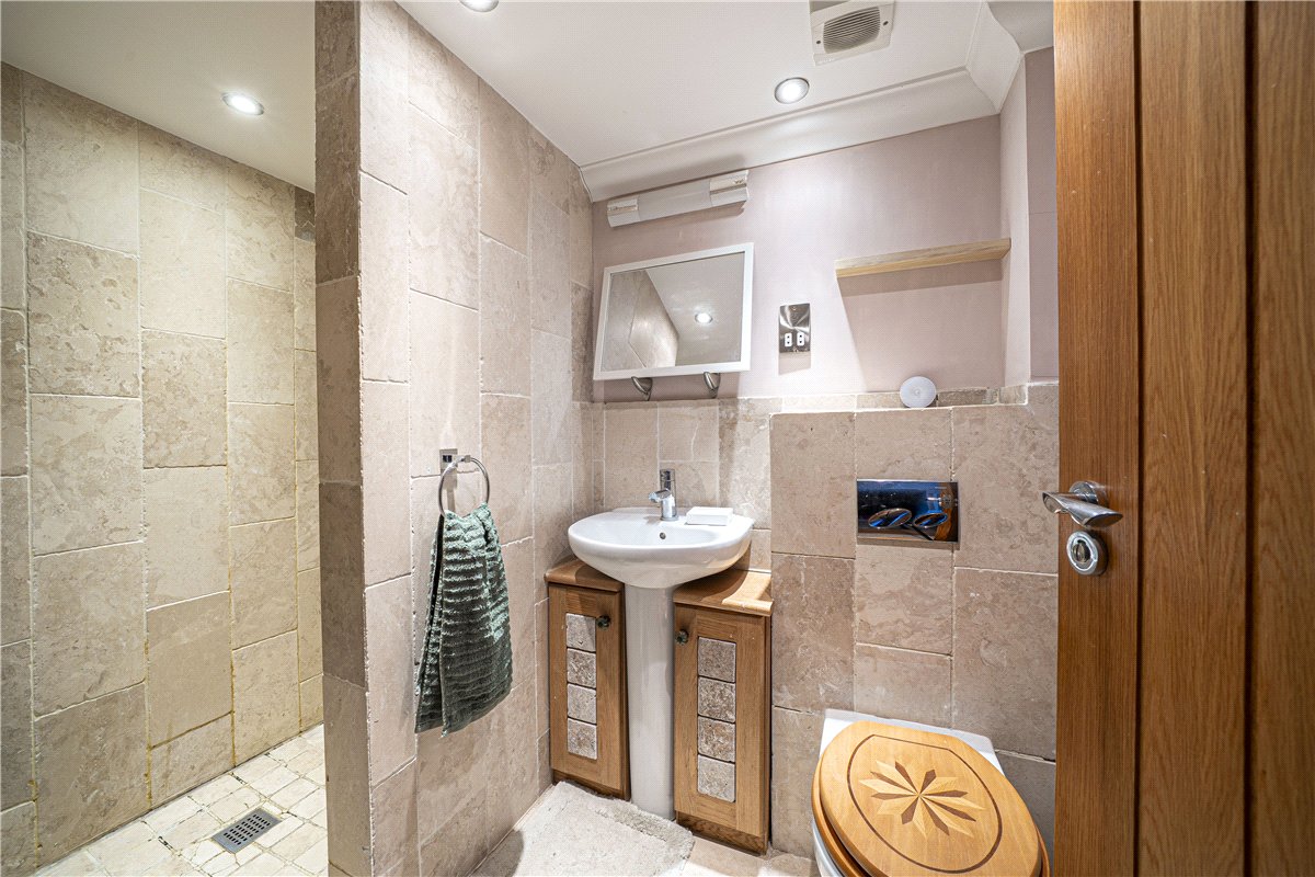 5 bedroom House, West Street, Hambledon, PO7 - Available, Image 7