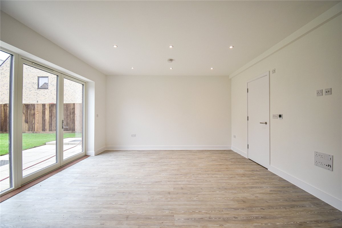 4 bedroom House, Walnut Court, Cambridge, CB5 - , Image 2