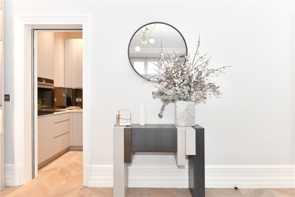 2 bedroom Flat, Mount Street, Mayfair, W1K - Available, Image 8