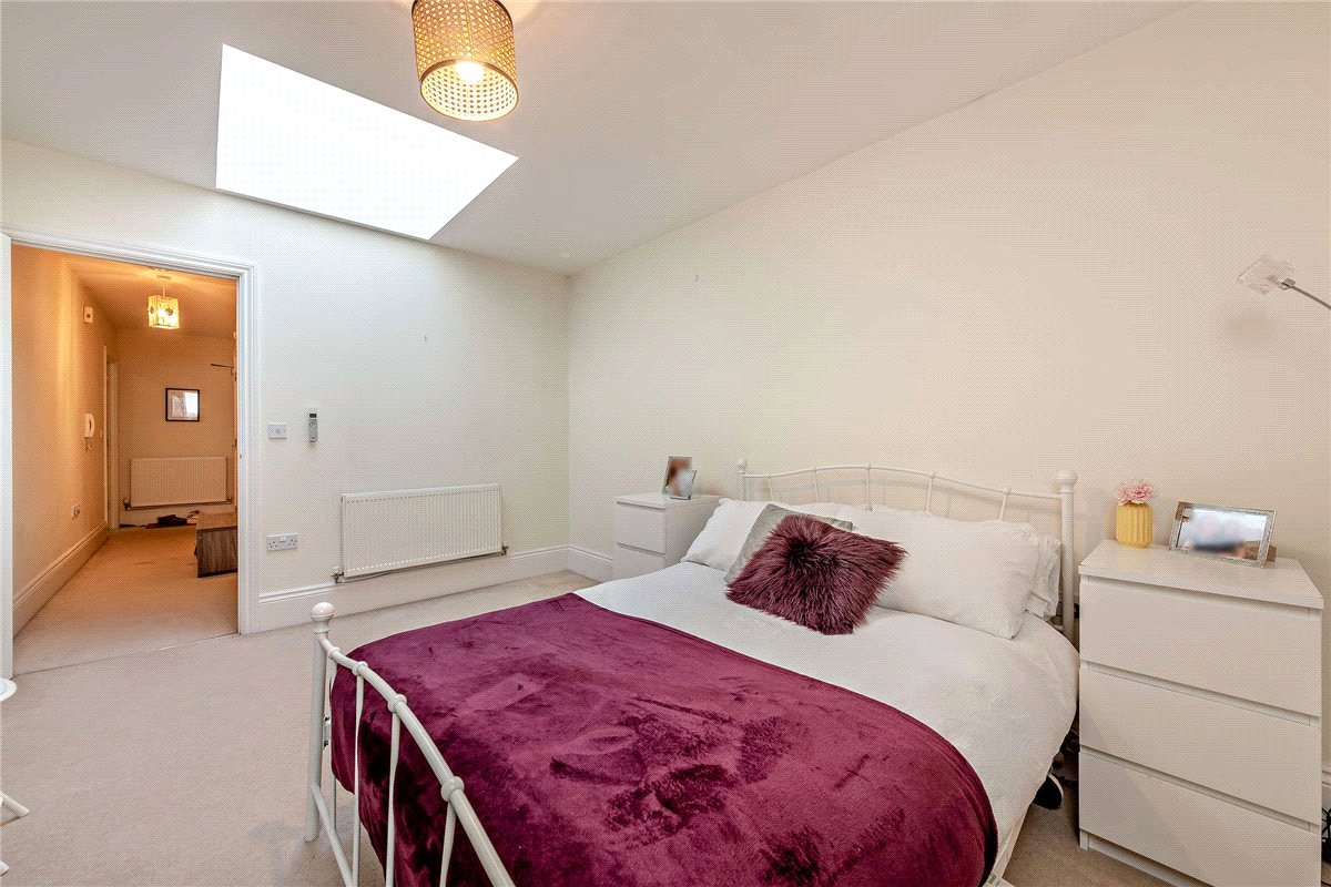 1 bedroom Flat, Luker Court, Ireland Drive, RG14 - Sold STC, Image 5