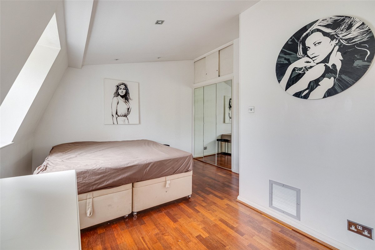 3 bedroom Flat, Ennismore Gardens, Knightsbridge, SW7 - Available, Image 3