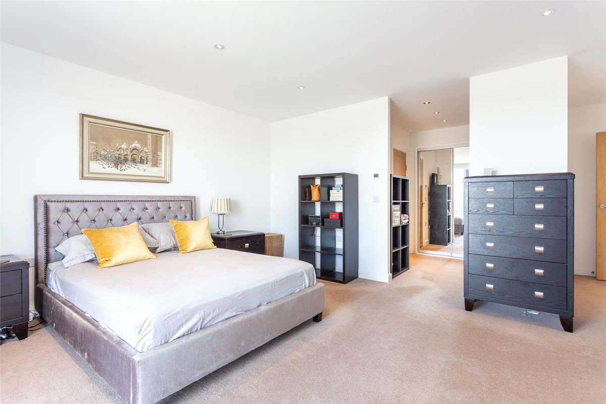 3 bedroom Flat, Chatham House, Racecourse Road, RG14 - Available, Image 15