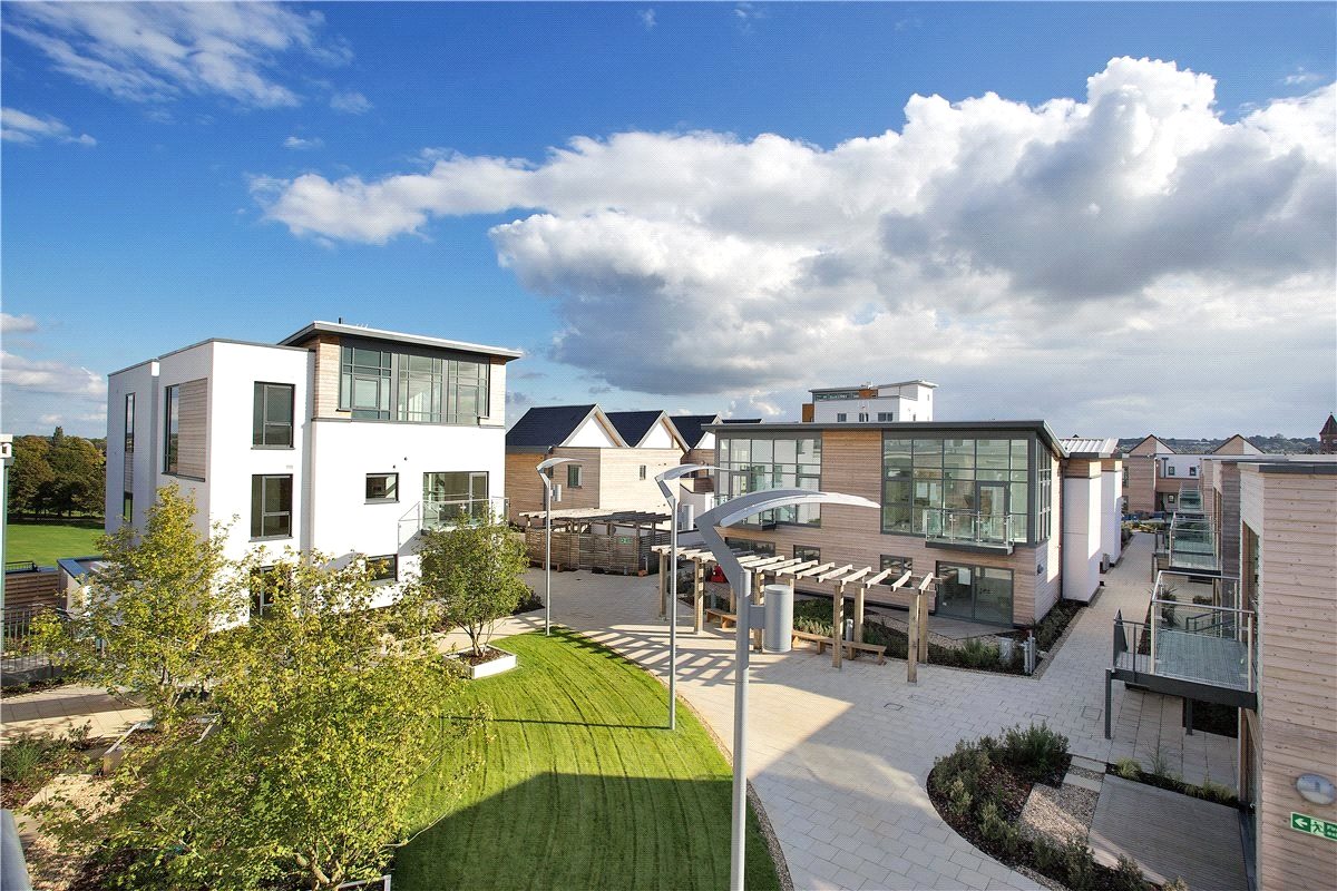 2 bedroom Flat, Park Way, Newbury, RG14 - 