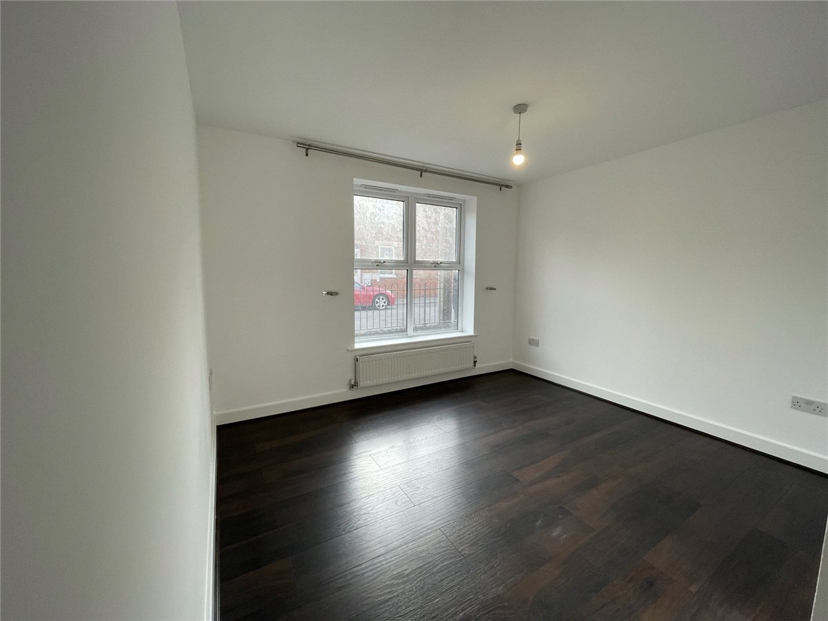 2 bedroom Flat, Regent Court, Thornycroft Close, RG14 - Available, Image 4