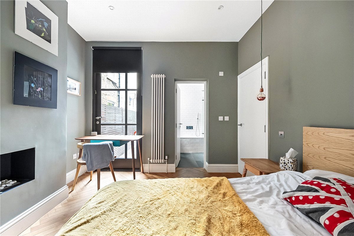 2 bedroom Flat, Renmuir Street, London, SW17 - Available, Image 2