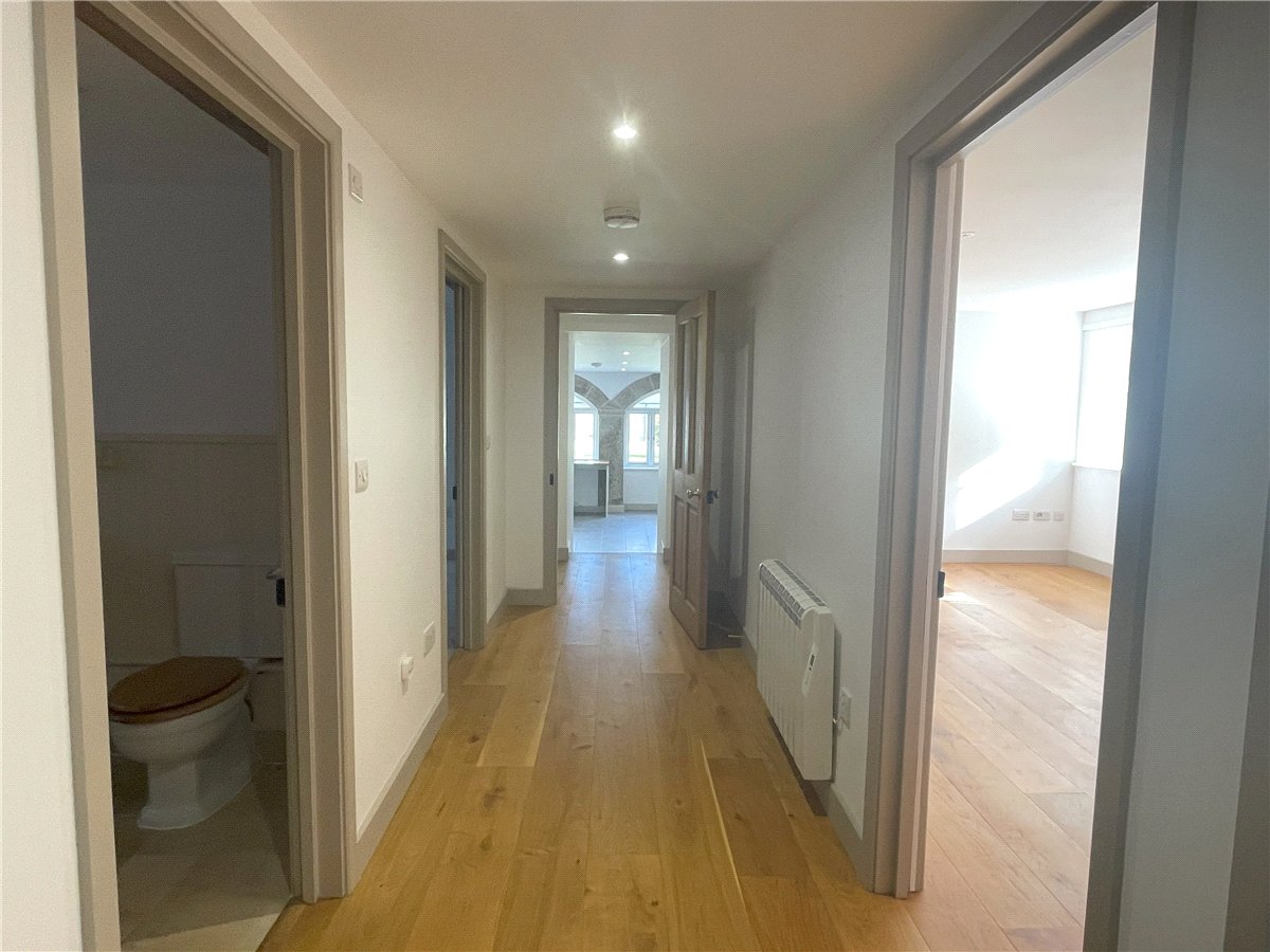 3 bedroom Flat, St. Gluvias, Penryn, TR10 - Available, Image 12