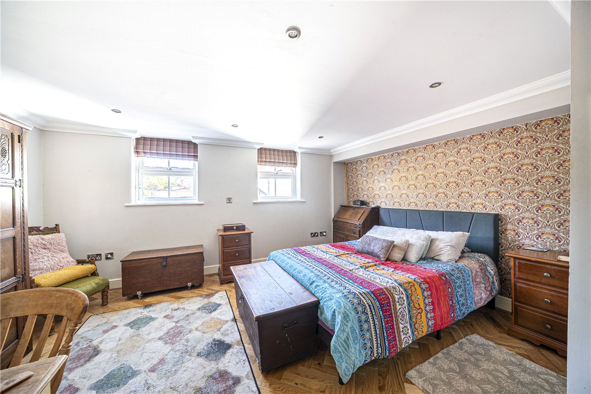5 bedroom House, West Street, Hambledon, PO7 - Available, Image 6