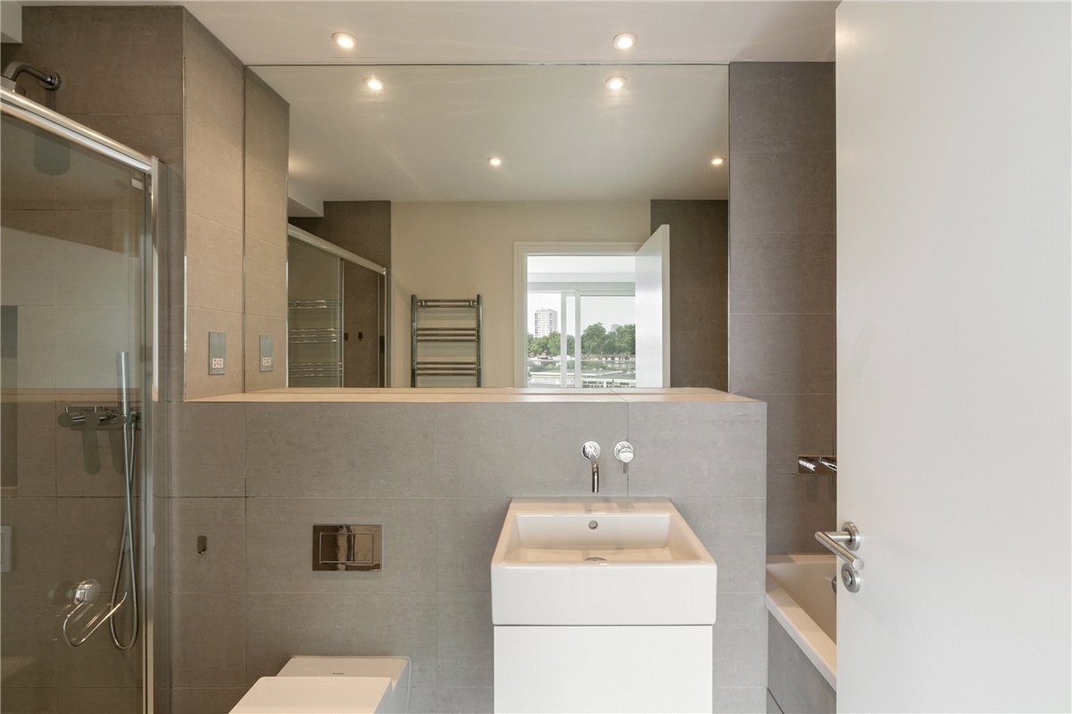 3 bedroom Flat, Broomhouse Lane, London, SW6 - Available, Image 4