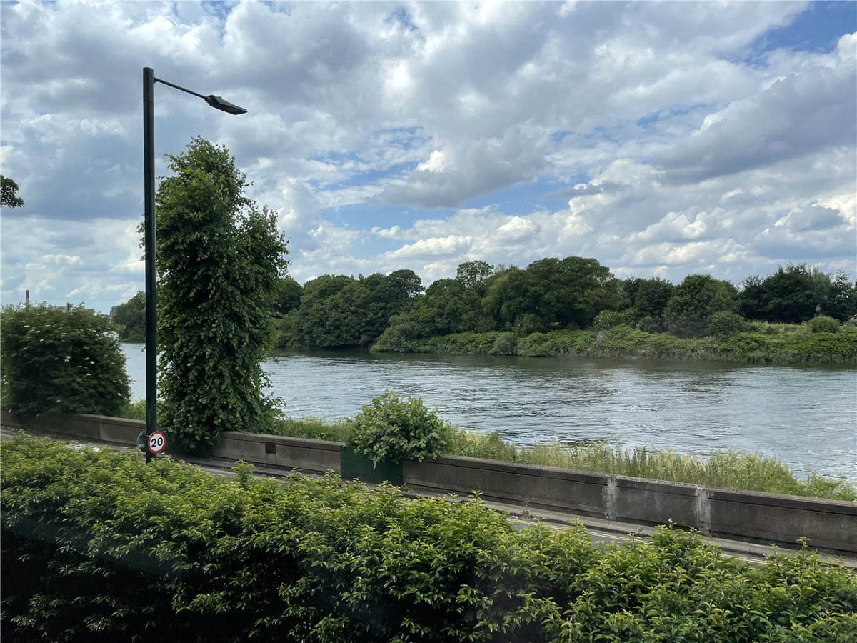 2 bedroom Flat, The Terrace, Barnes, SW13 - Available, Image 2