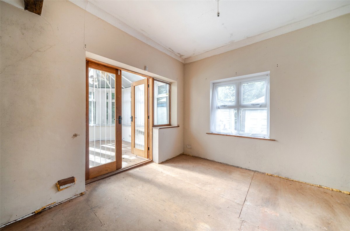 2 bedroom Bungalow, Chester Road, Preston Brook, WA7 - Available, Image 4
