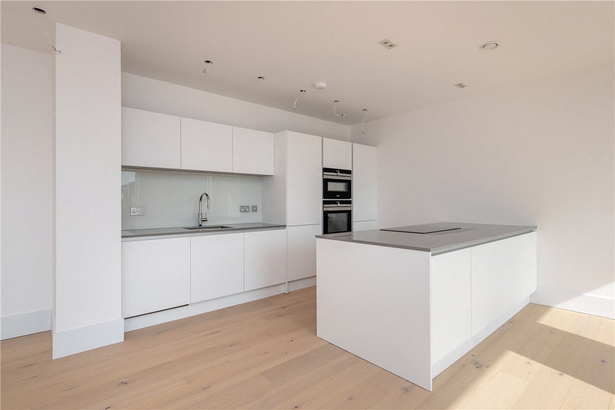 2 bedroom Flat, Granville Court, Granville Road, BA1 - , Image 4