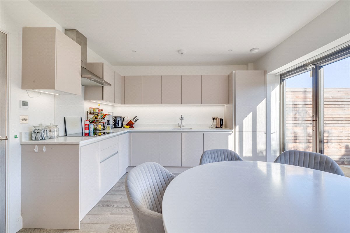 3 bedroom House, Harlow Gardens, Kingston upon Thames, KT1 - , Image 6