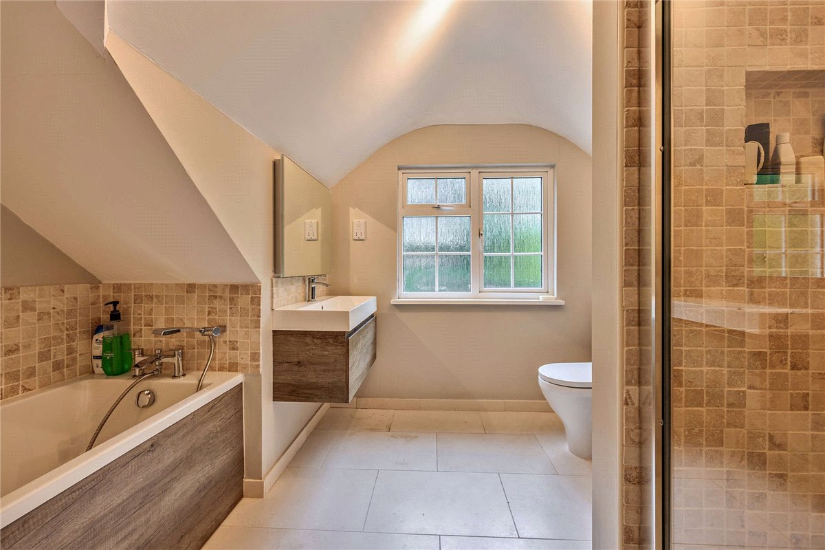 5 bedroom House, Andover Road, Newbury, RG14 - Available, Image 15