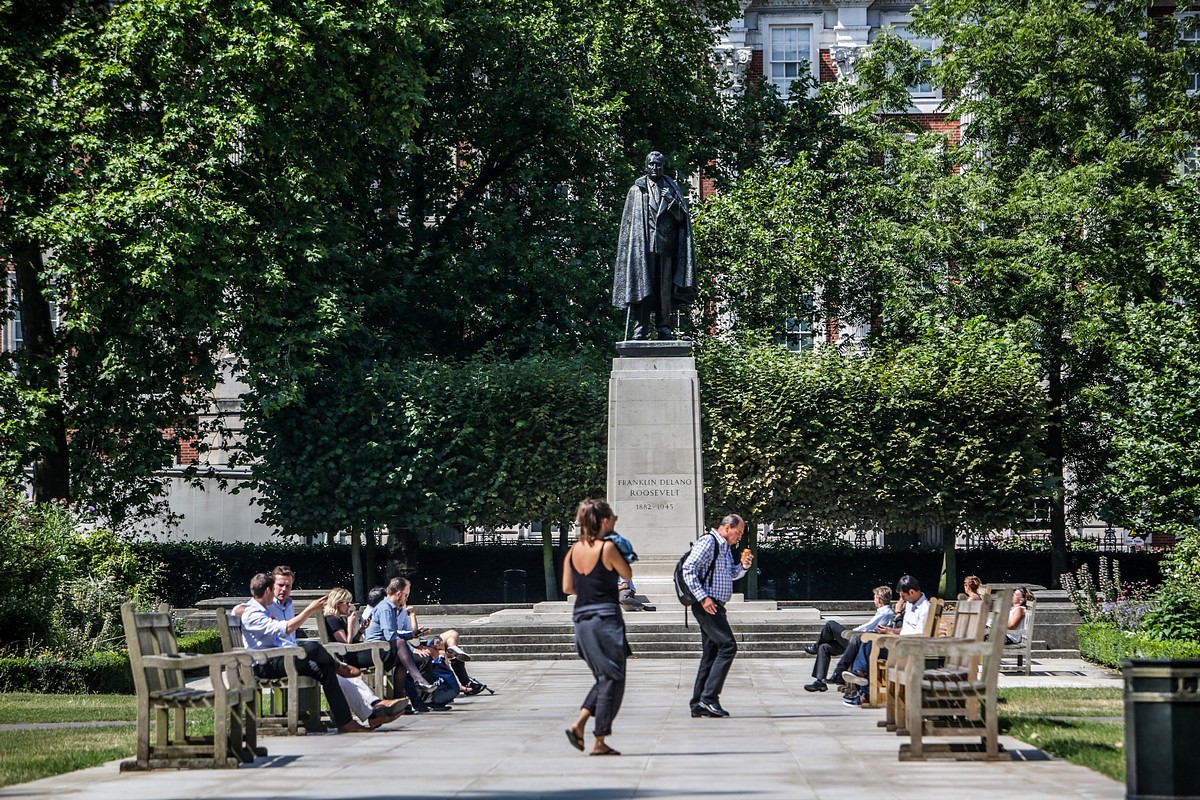 2 bedroom Maisonette, North Audley Street, Mayfair, W1K - Available, Image 2