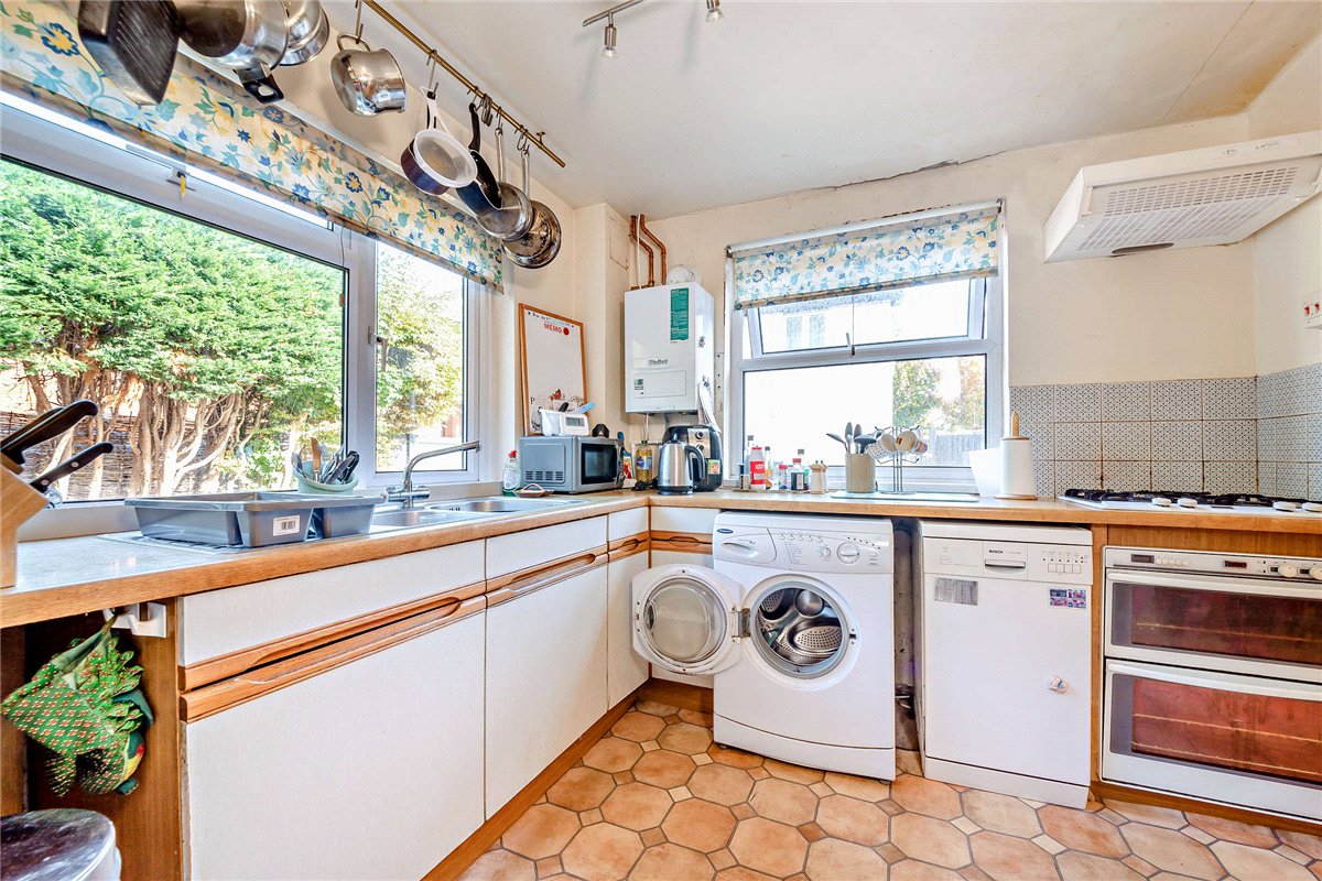 4 bedroom House, Clarendon Gardens, Newbury, RG14 - Available, Image 4
