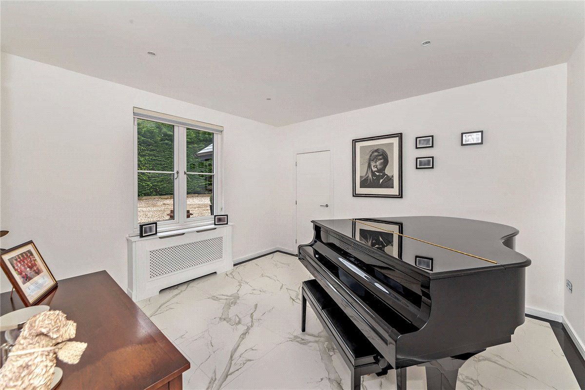 5 bedroom House, Newbury Road, Headley, RG19 - Available, Image 6