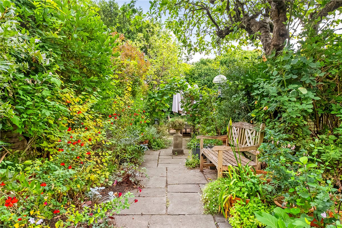 2 bedroom Maisonette, Althorp Road, London, SW17 - Available, Image 1
