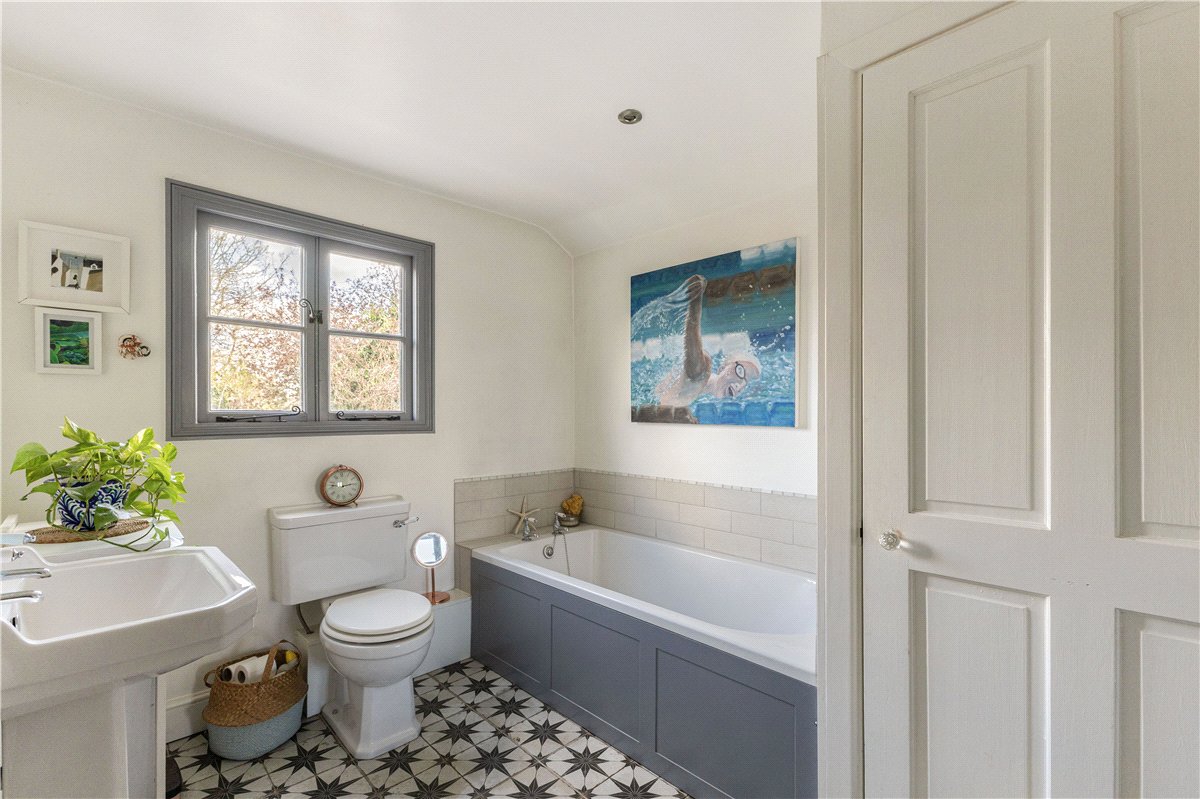 2 bedroom House, The Dean, Alresford, SO24 - Available, Image 3