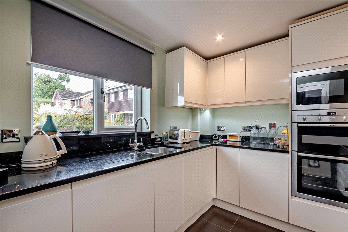 4 bedroom House, Falcon House Gardens, Woolton Hill, RG20 - Available, Image 5
