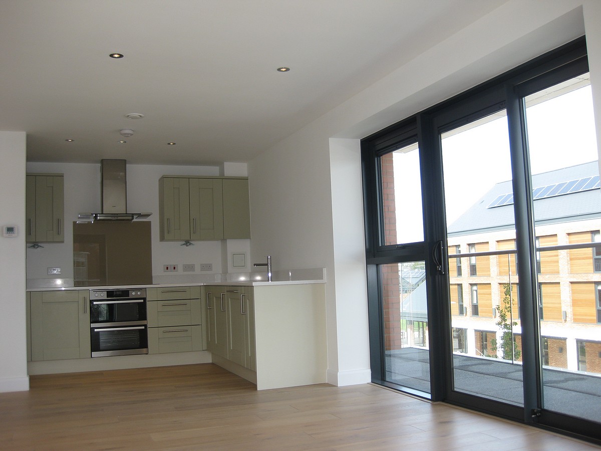 2 bedroom Flat, Racecourse Road, Newbury, RG14 - Let Agreed, Image 2