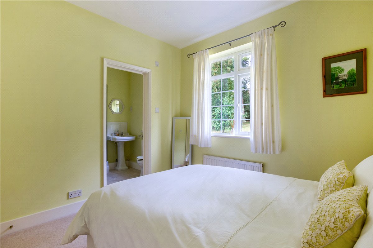6 bedroom House, Bath Road, Marlborough, SN8 - Available, Image 16
