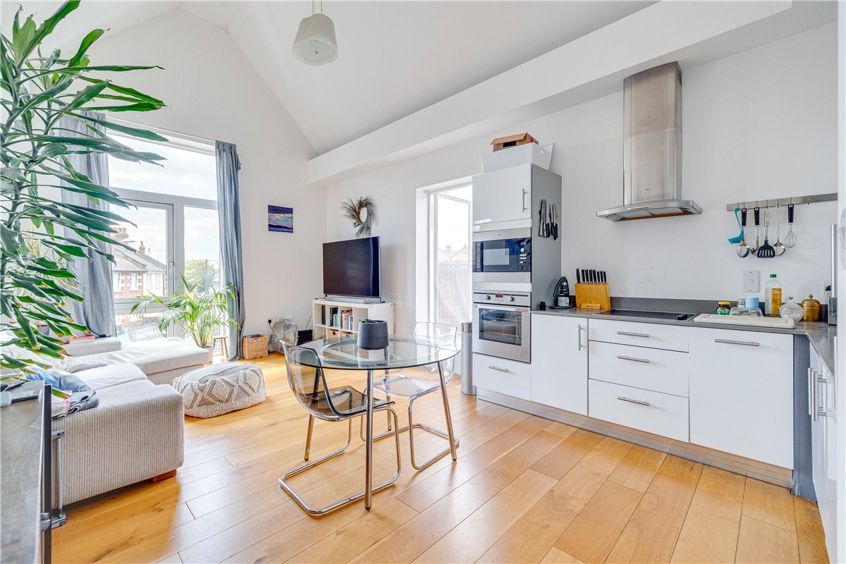 2 bedroom Flat, White Hart Lane, London, SW13 - Available, Image 8