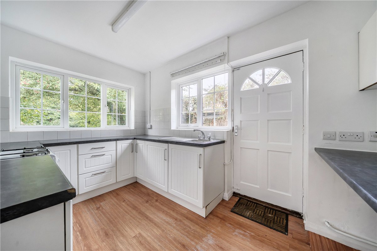 2 bedroom Bungalow, Aldbourne Road, Baydon, SN8 - Available, Image 2