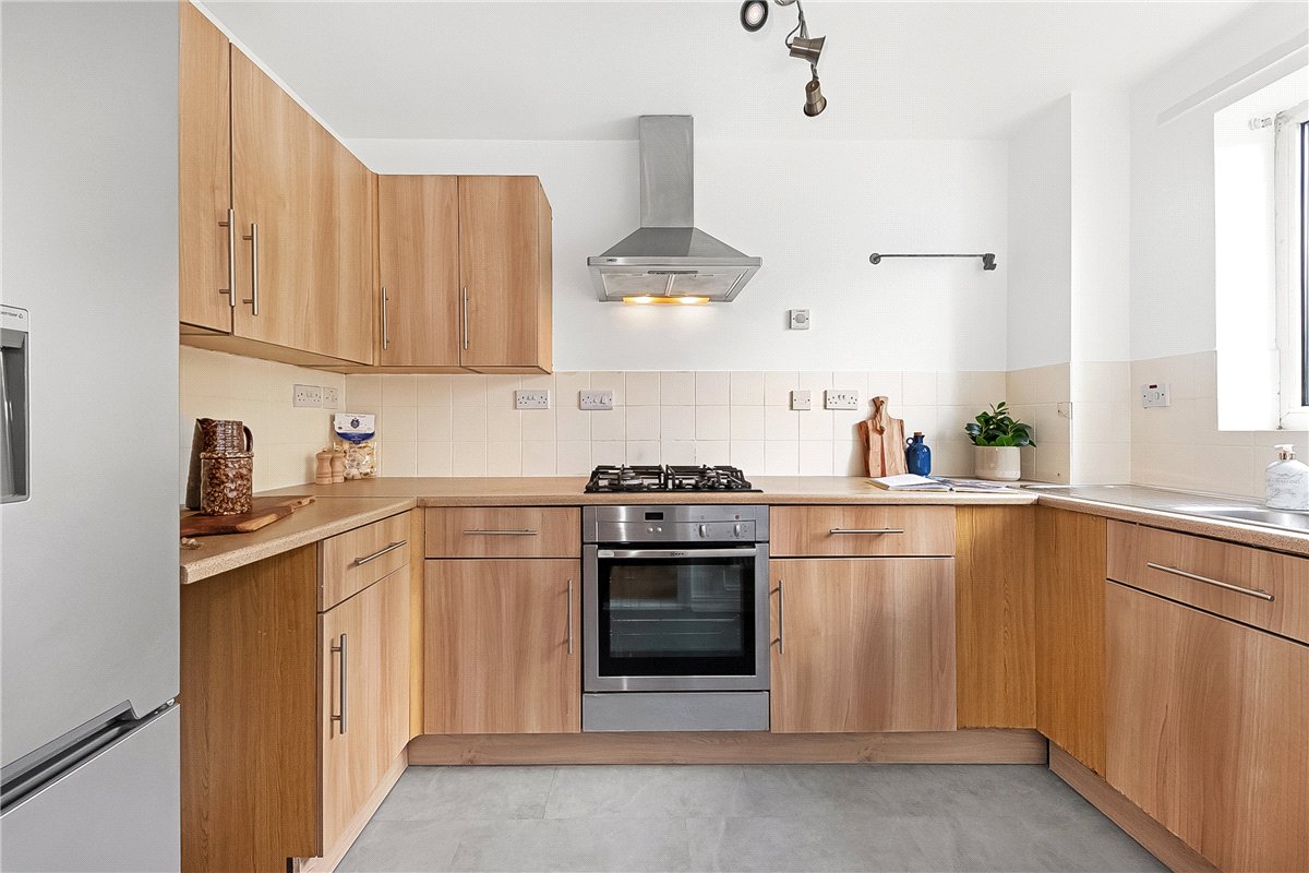 2 bedroom Flat, St. James's Drive, London, SW12 - Available, Image 6
