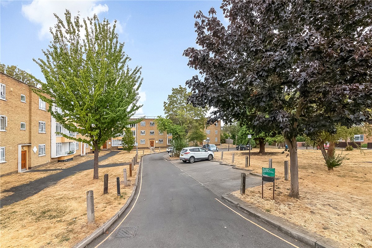 2 bedroom Flat, St. James's Close, London, SW17 - Available, Image 13