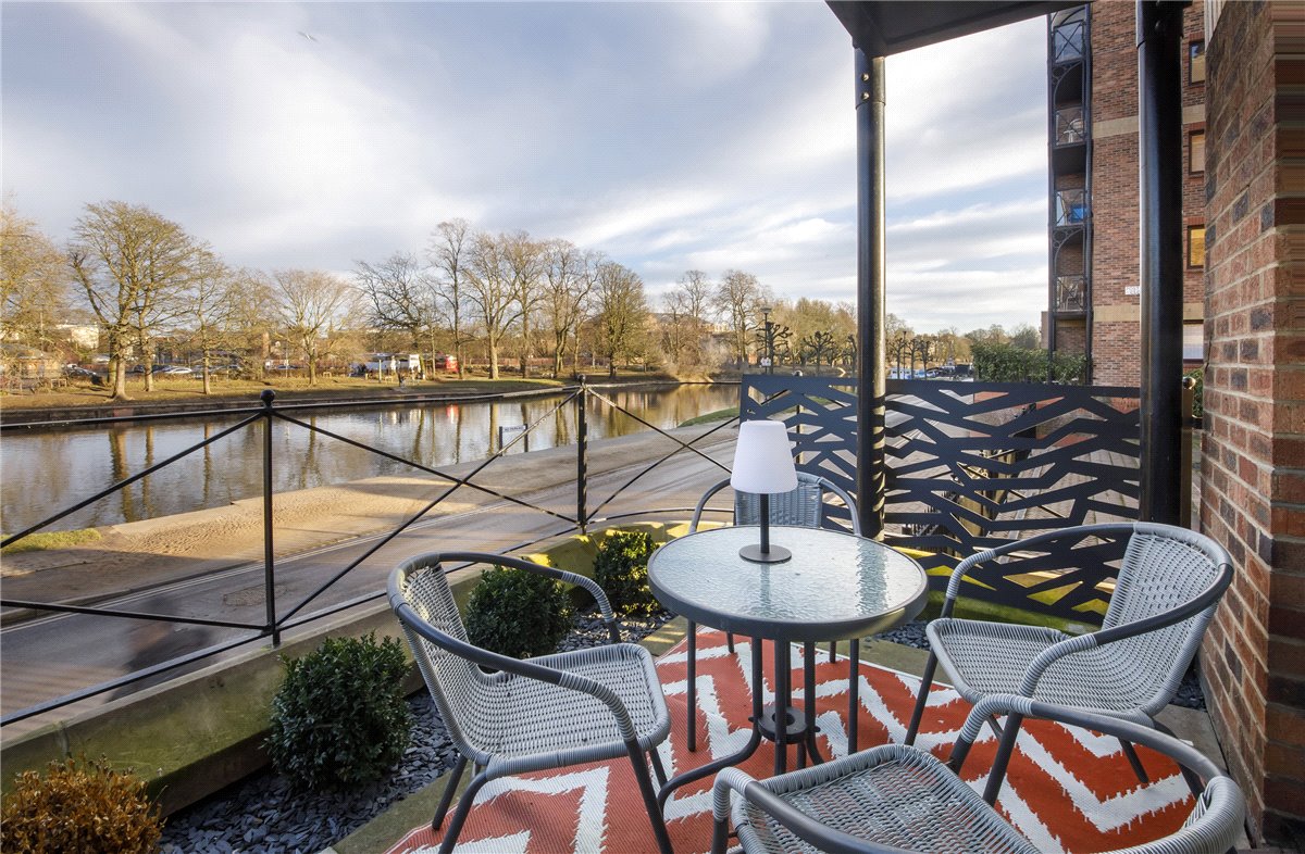 2 bedroom Flat, Postern Close, York, YO23 - 