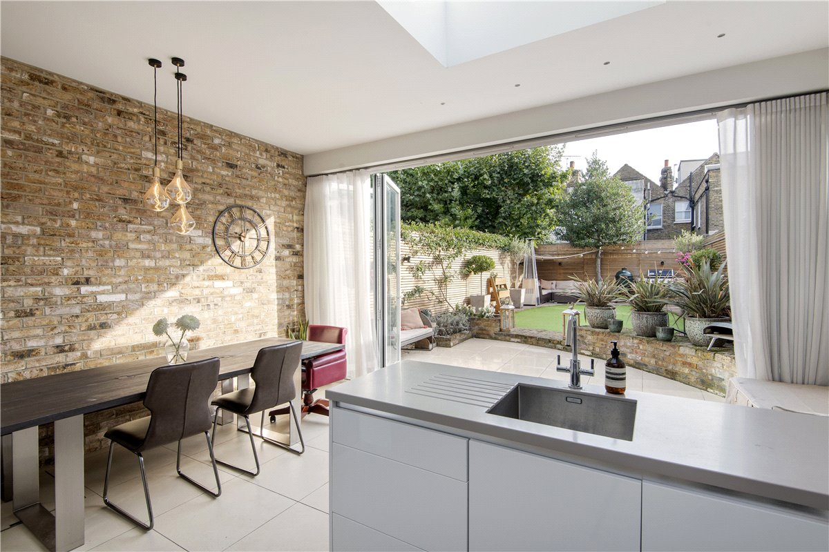 2 bedroom Maisonette, Ramsden Road, London, SW12 - Sold