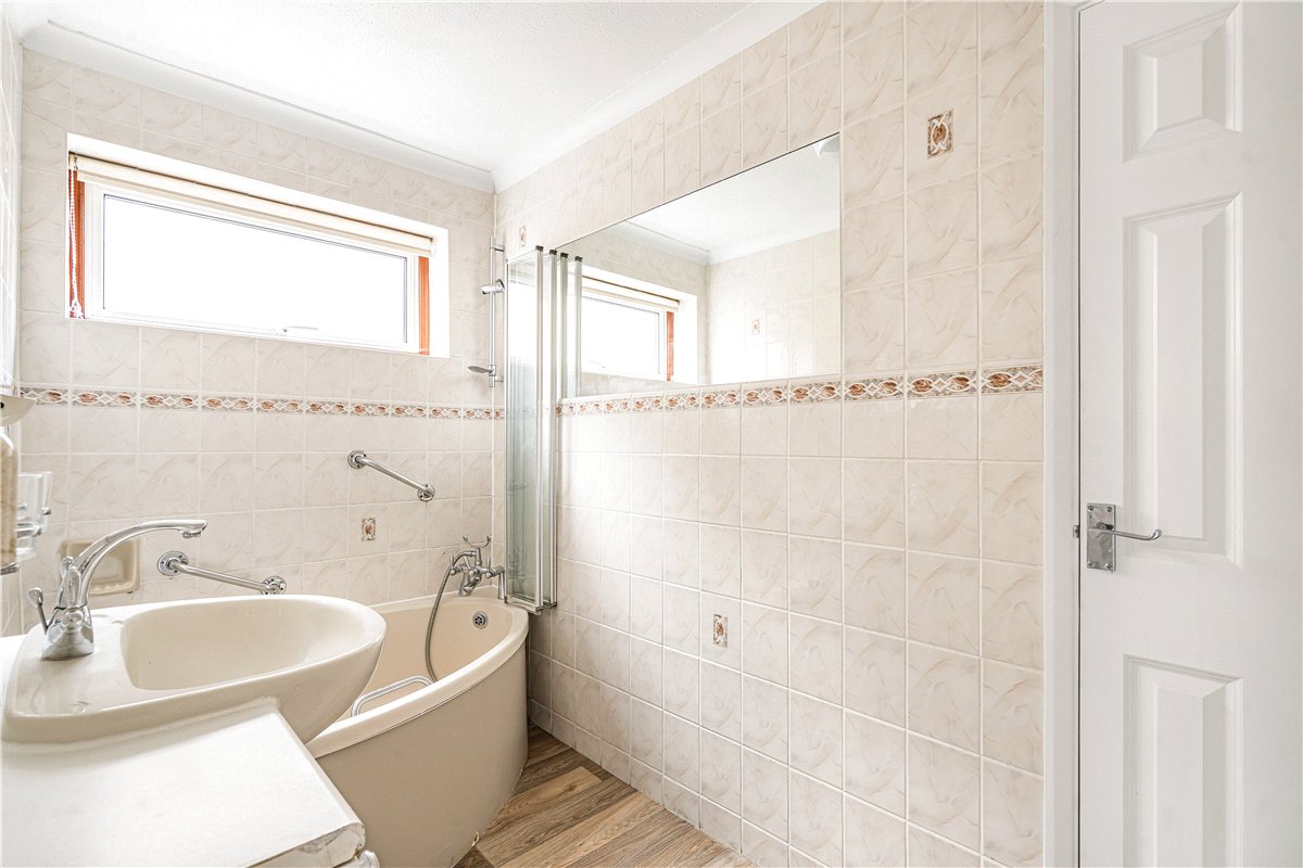 2 bedroom Bungalow, Lionel Close, Wendover, HP22 - Available, Image 11